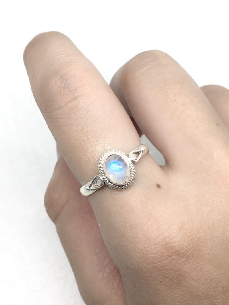 月光石925純銀典雅風戒指 尼泊爾手工鑲嵌製作(款式3) - 戒指 - 寶石 藍色