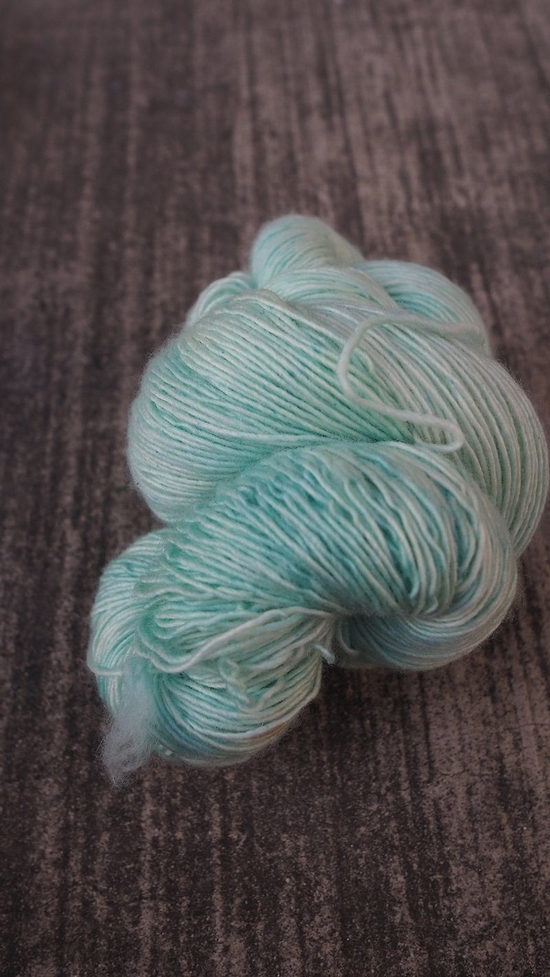 Hand dyed thread. Pink onion (single strand/sock line/merino) - Knitting, Embroidery, Felted Wool & Sewing - Wool Green