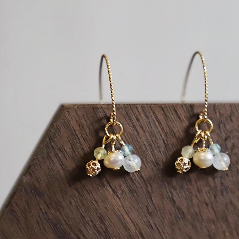 A Lu natural freshwater pearl + aquamarine + white crystal earrings/14K gold-plated handmade original limited edition - ต่างหู - ไข่มุก หลากหลายสี
