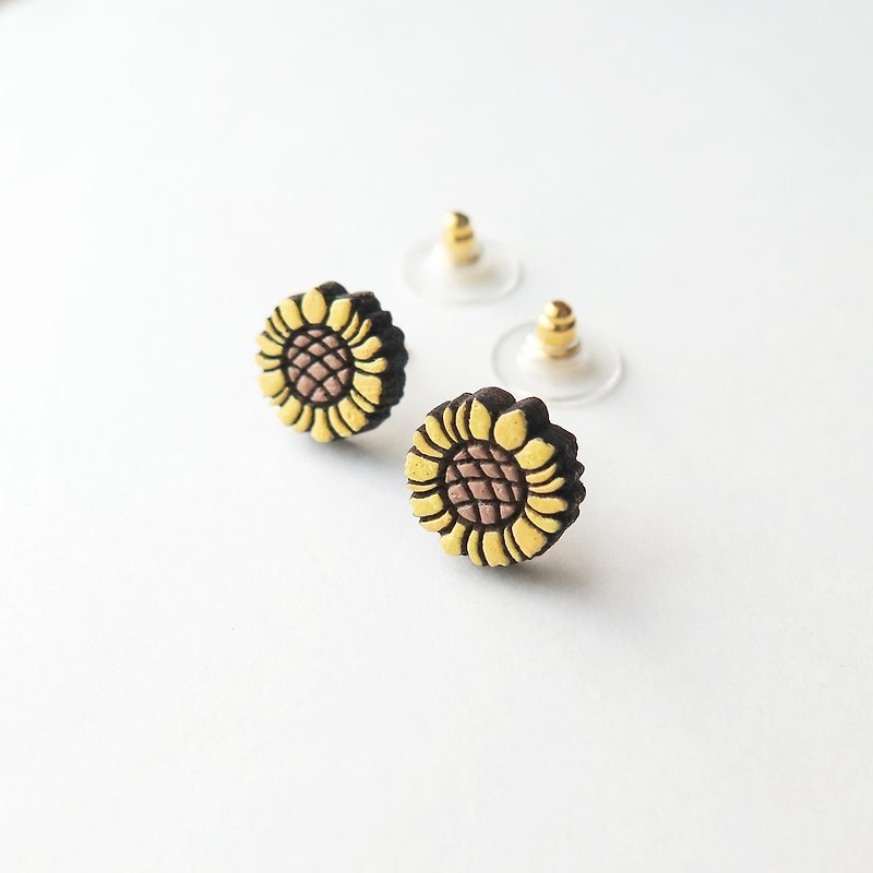 Wooden earring sunflower - 耳環/耳夾 - 木頭 黃色