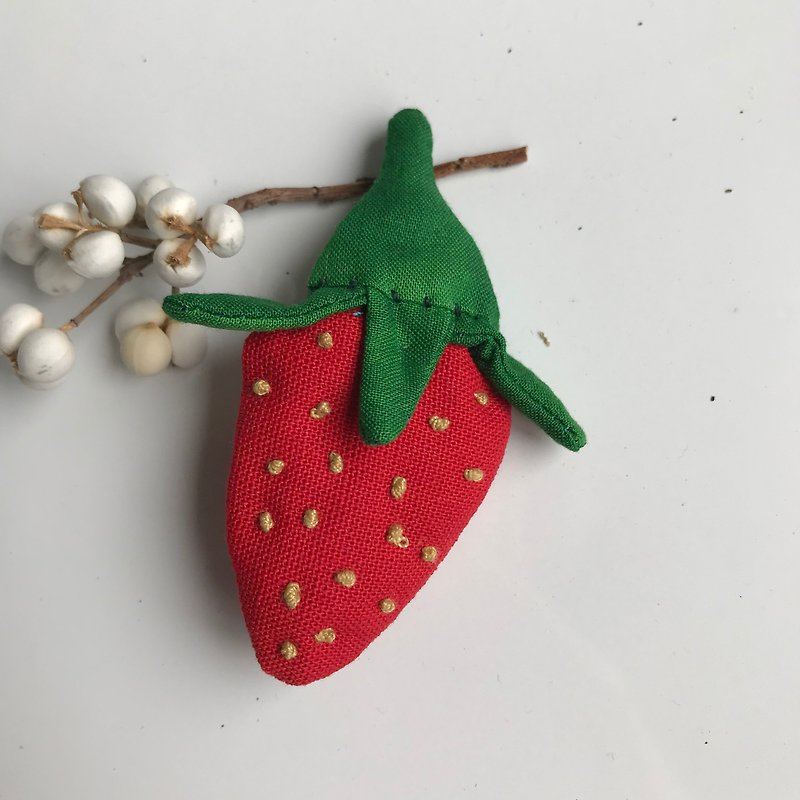 Big red strawberry/brooch - Brooches - Cotton & Hemp Red