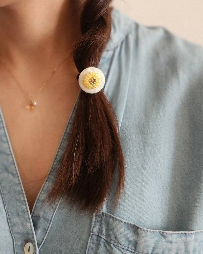 Xiangyangmiguo-Small sunflower hair tie - เครื่องประดับผม - วัสดุอื่นๆ 