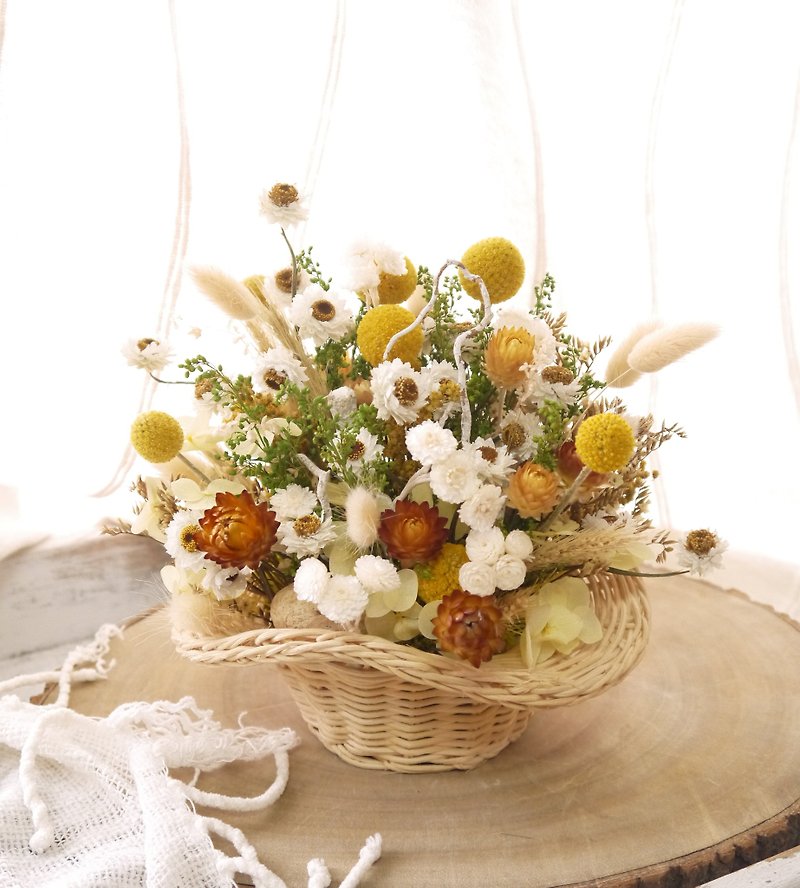 Early summer afternoon. Dazzling yellow lines. Dry flowers. No withering flowers. Birthday flower ceremony - Dried Flowers & Bouquets - Plants & Flowers Yellow