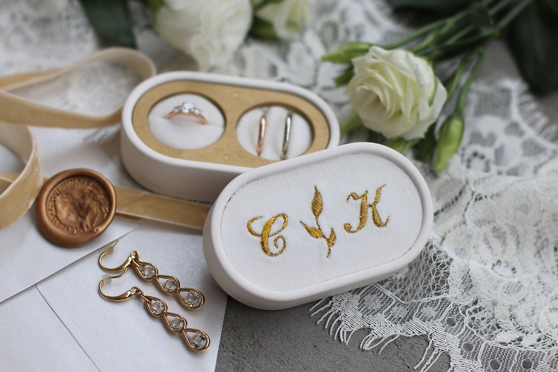Ring box, Wedding ring box with embroidery. - 其他 - 其他材質 白色