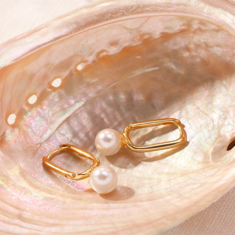 Pearl Jewelry Huggie Hoop Earrings Bridesmaid Gifts Mother Gift Everyday Earring - ต่างหู - เงิน สีทอง