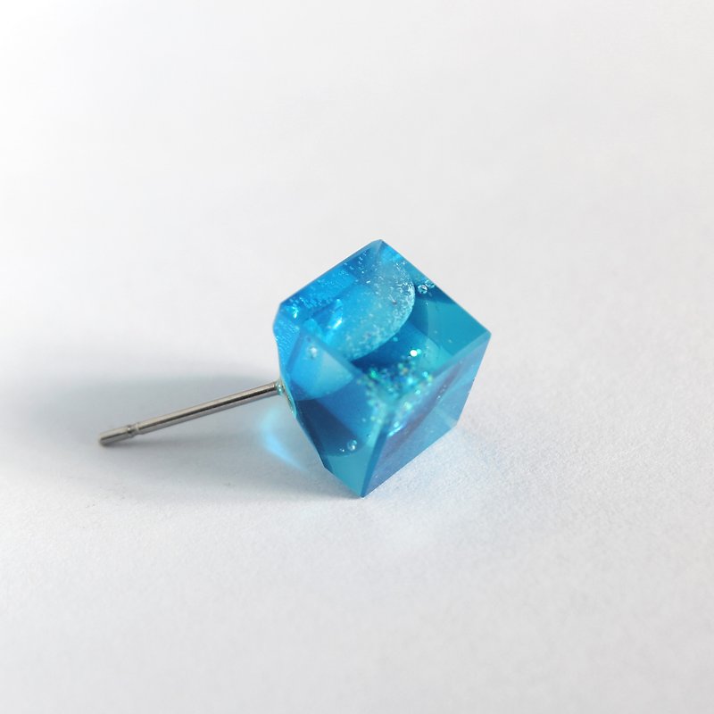 無限寶石 / 空間 - SPACE / 冰晶方塊樹脂耳環 - 單隻 - 耳環/耳夾 - 樹脂 藍色