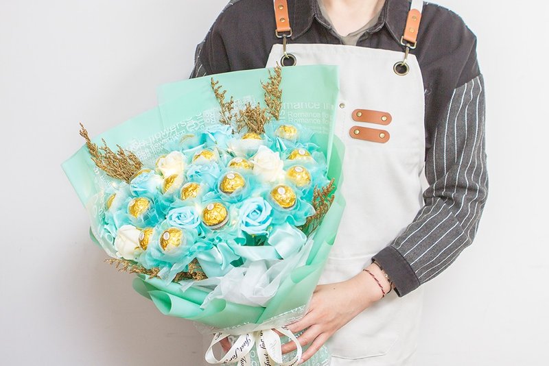 豪華版18顆金莎花棒+8朵香皂花花束 (附燈串 T色) 情人節 畢業 - 巧克力 - 新鮮食材 藍色