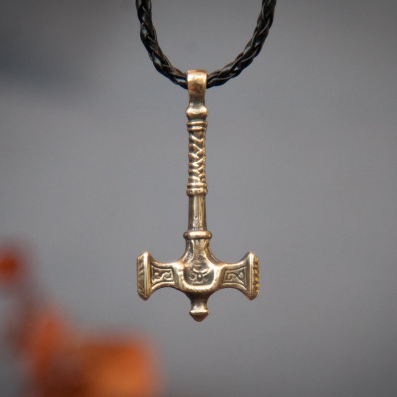 Hammer pendant on leather cord. Warrior necklace. Weapon jewelry. Man present - 項鍊 - 其他金屬 橘色