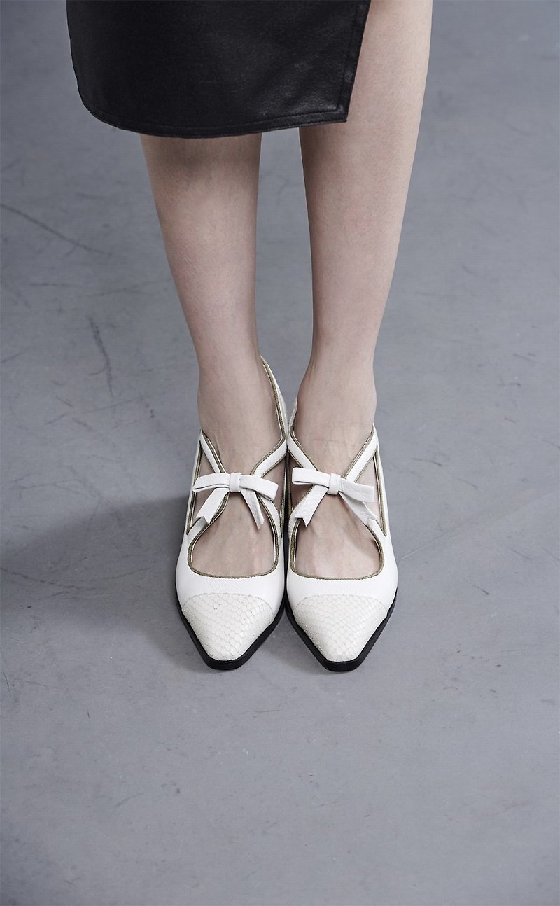 Three-dimensional tie knot stitching thick heel shoes - High Heels - Genuine Leather White