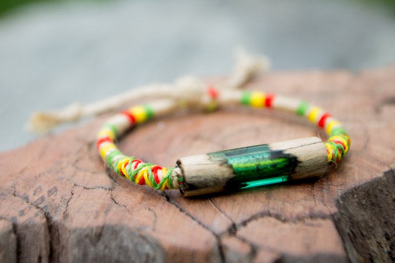 Handmade Taiwan Aboriginal Style SecretWood Bracelet - สร้อยข้อมือ - ไม้ สีเขียว