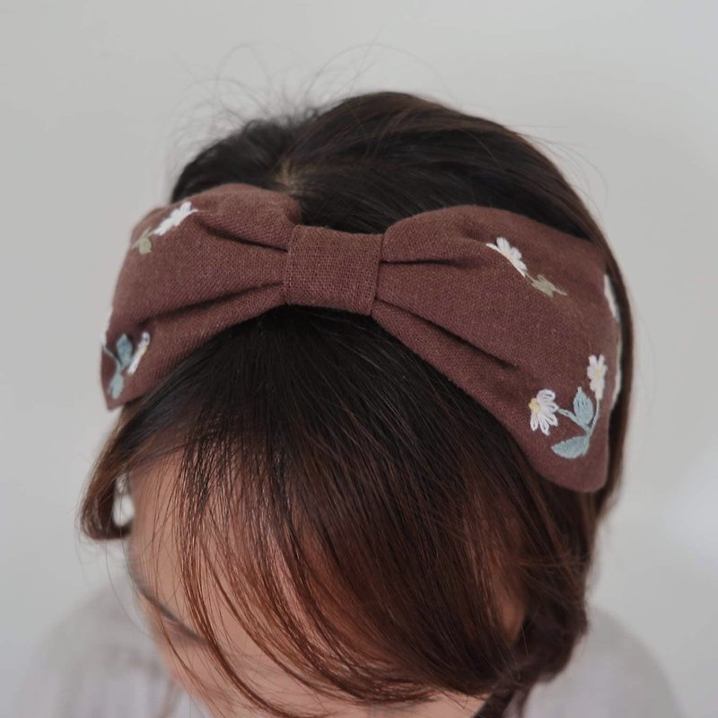 Beautiful Daisy Hand Embroidery Headband
