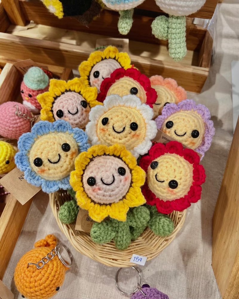 Flower lover keychain with stem - 吊飾/掛飾 - 棉．麻 