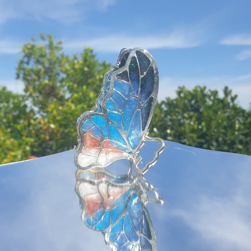 Stained Glass Butterfly Hair Clip - Butterfly of Dawn - 髮夾/髮圈 - 樹脂 藍色