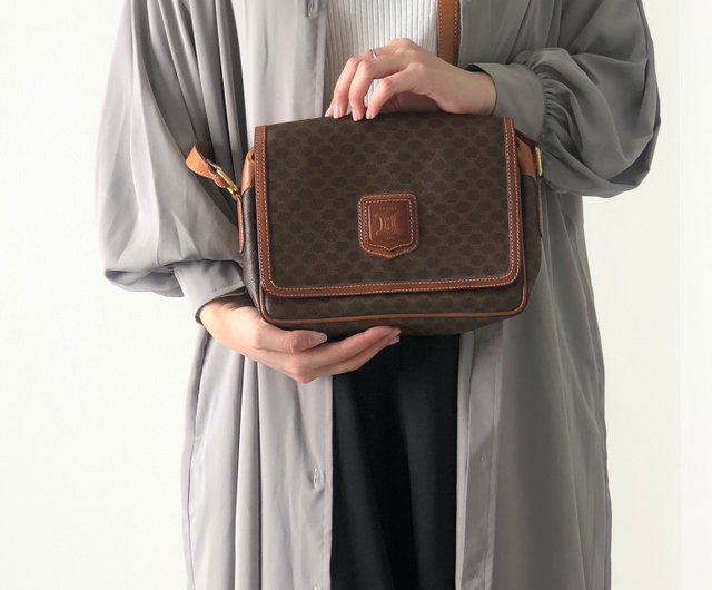 日本直送 名牌中古包 】CELINE セリーヌ マカダム ショルダーバッグ ブラウン ブラゾン型押し PVCレザー vintage wxpdhi -  ショップ VintageShop solo ショルダーバッグ - Pinkoi