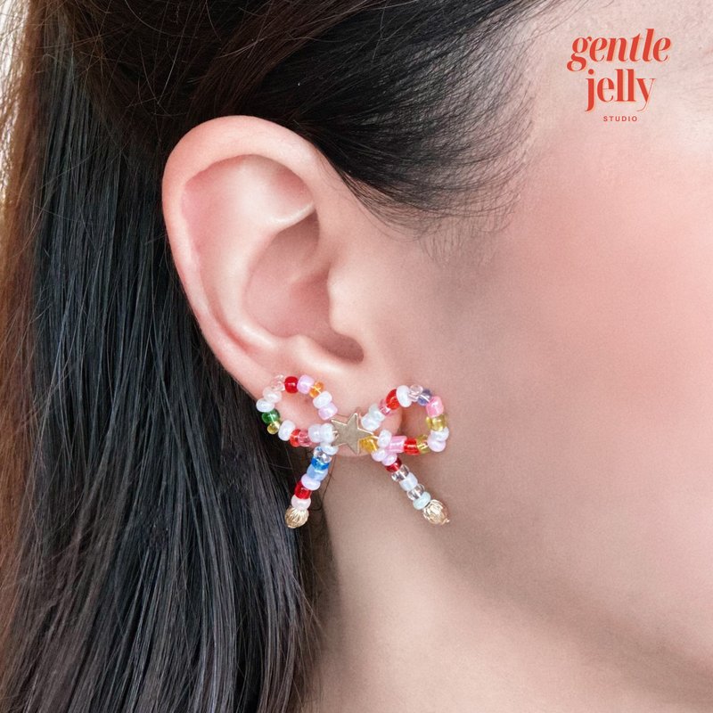 ต่างหูโบว์ลูกปัด Rainbow Bow Beaded Earrings, Colorful Ribbon Earrings - ต่างหู - วัสดุอื่นๆ หลากหลายสี