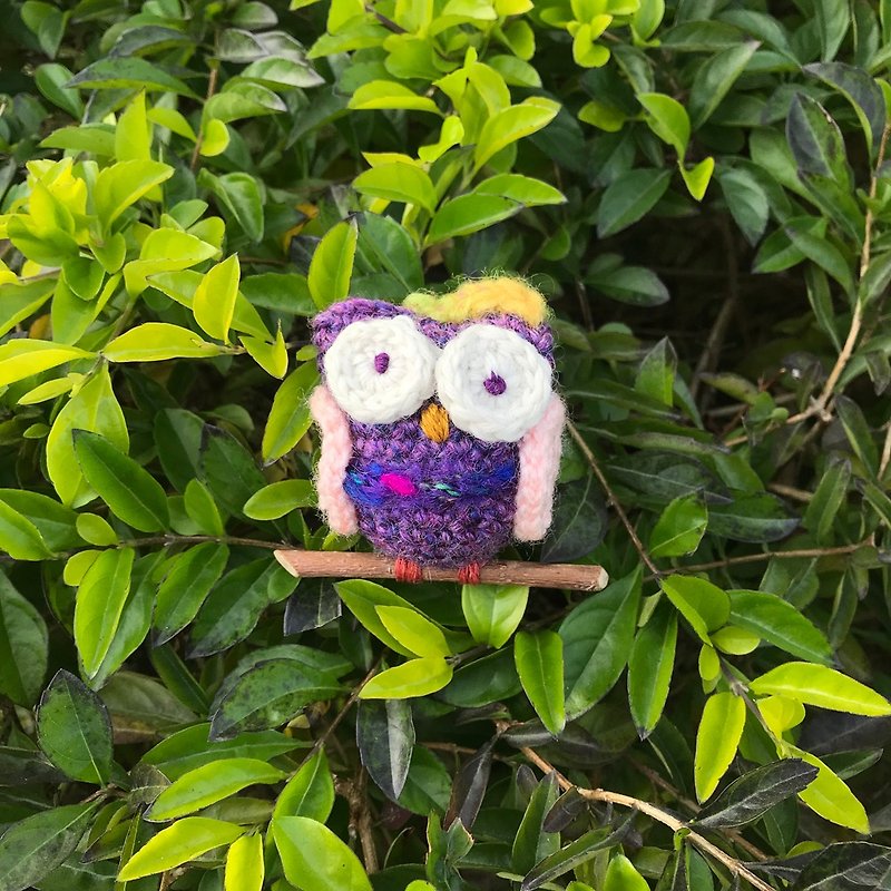 鉤織貓頭鷹別針-紫(粉紅色翅膀) - 襟章/徽章 - 羊毛 紫色