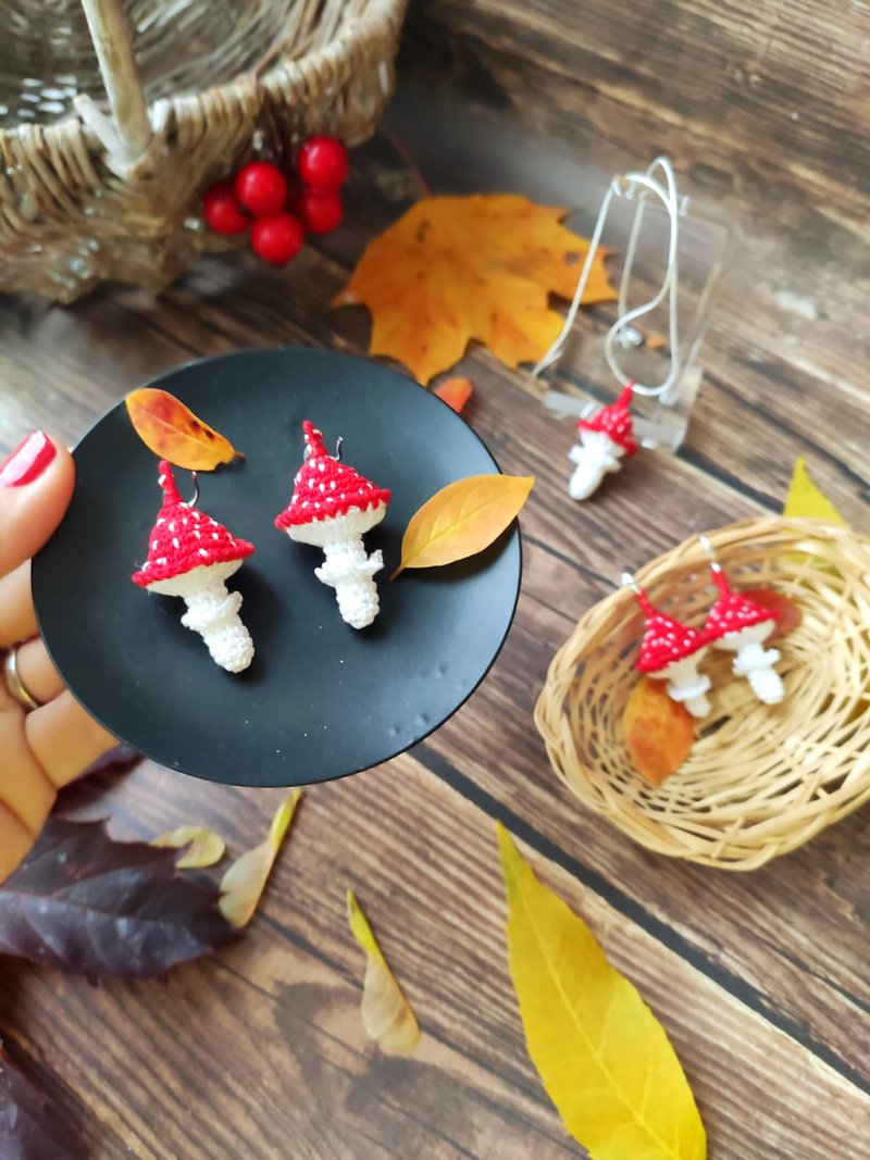 Mushroom Earrings 蘑菇耳環 Magic Red Mushrooms 首飾 - 耳環/耳夾/耳骨夾 - 棉．麻 紅色