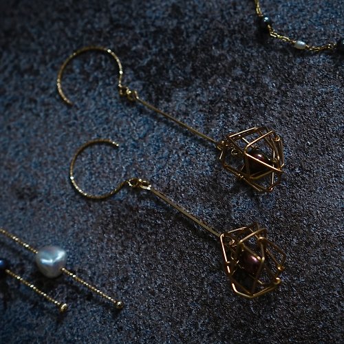 serene studio 鏤空盒子黑珍珠耳環 美產14K注金
