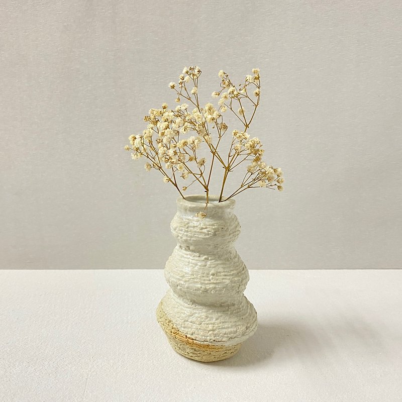 【永皴燒】手工陶瓷 小型花器 花瓶 生活家飾 - 花瓶/花器 - 瓷 白色
