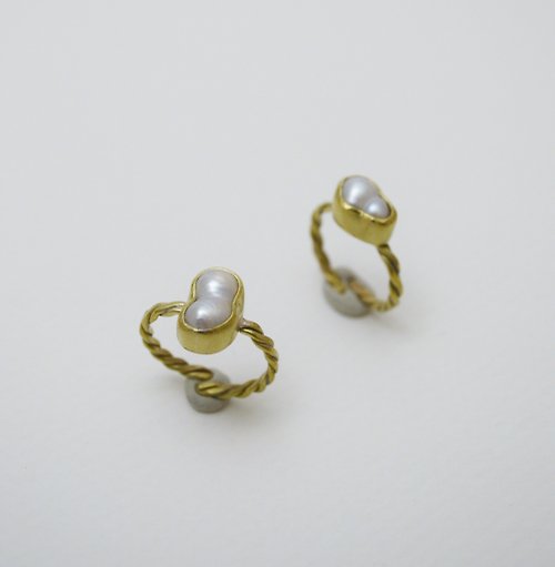 Ji Moi 簡單小石系列-巴洛克珍珠‧黃銅戒指