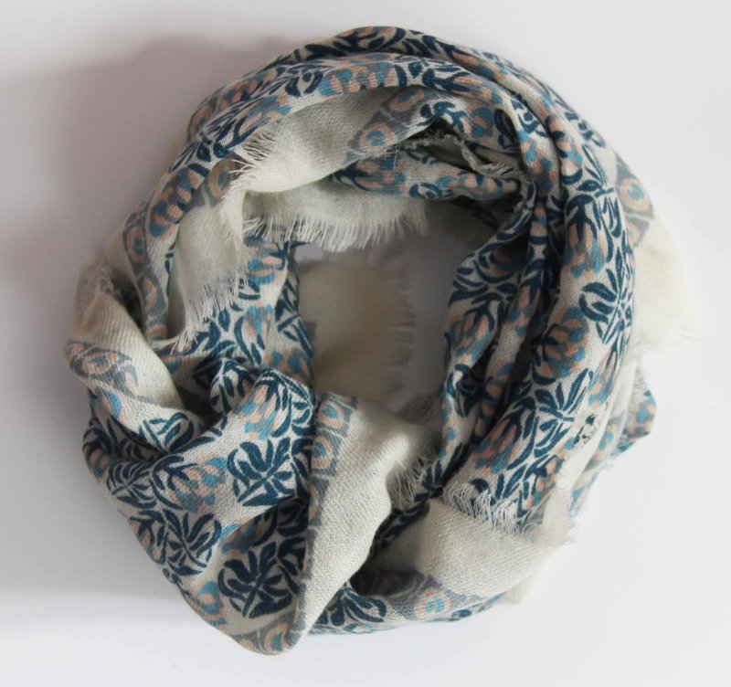 Carré Laine Poème Bleu Blue wool square scarf - ผ้าพันคอถัก - ขนแกะ หลากหลายสี