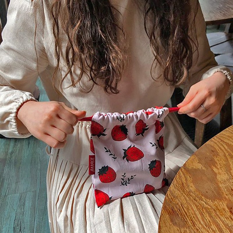 NemoNemo Pouch_Strawberry - กระเป๋าเครื่องสำอาง - ผ้าฝ้าย/ผ้าลินิน หลากหลายสี