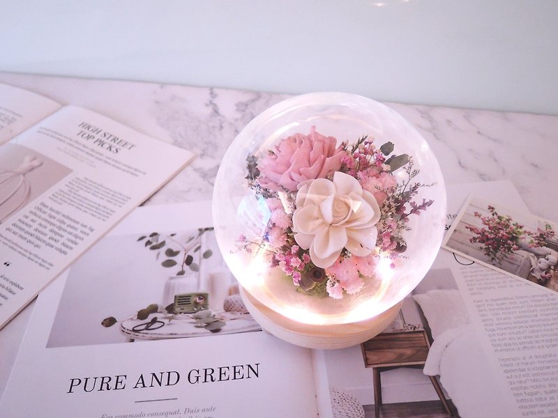 Dry Flower Glass Shade Night Light【Fandai Beauty】New Home Gift/Housewarming/Valentine's Day - Lighting - Plants & Flowers Pink