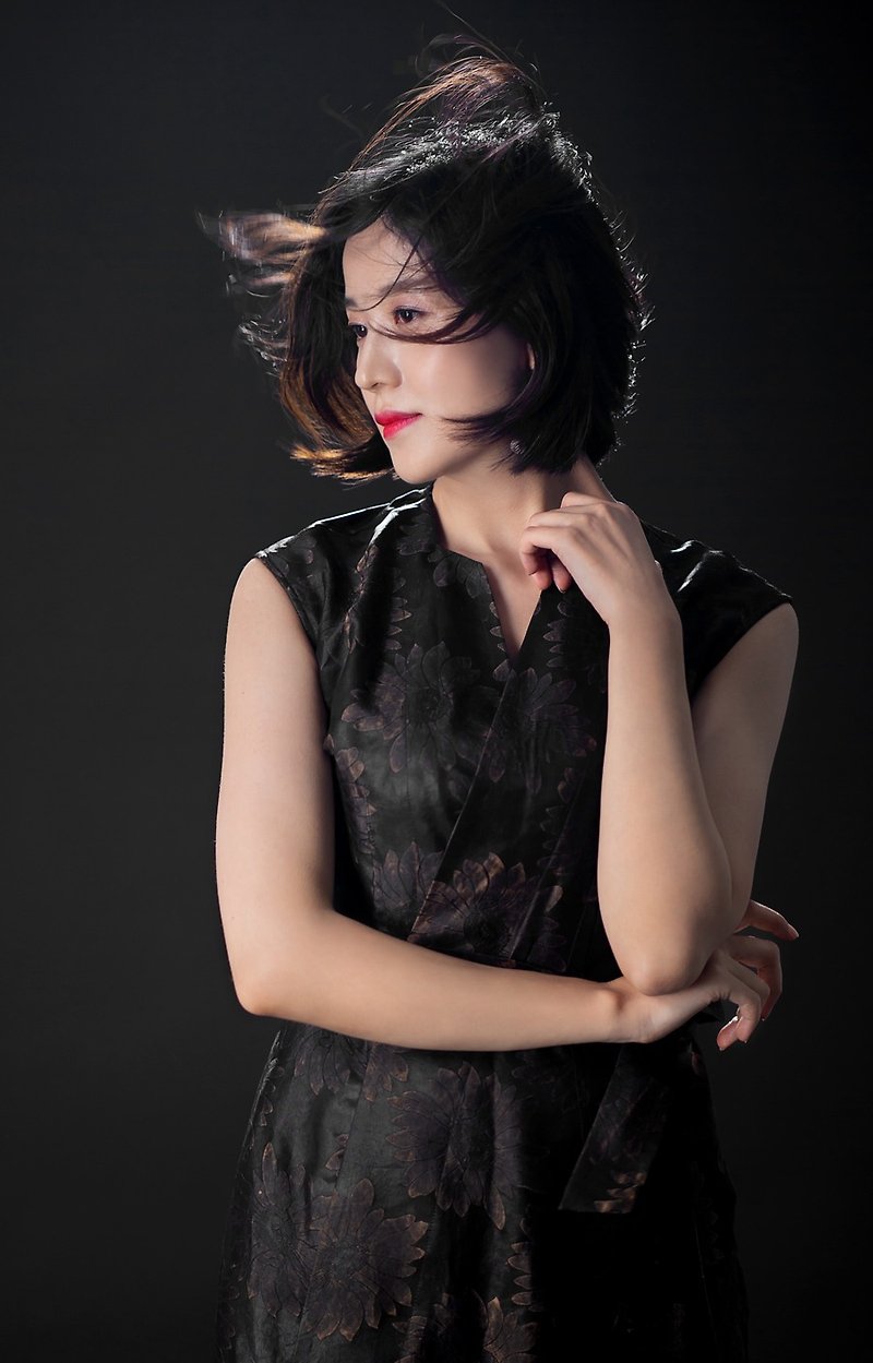 [Product Xiangyun yarn] Autumn new satin jacquard fragrant cloud yarn windbreaker dress elegant and humane quietly - One Piece Dresses - Silk Black