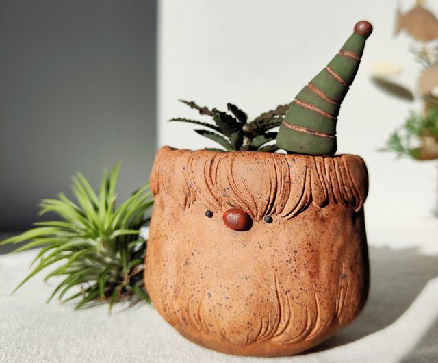 Vintage Gnome clay Planter. handmade pot with drainage hole. - ショップ  Noonster clay village 花瓶・植木鉢 - Pinkoi