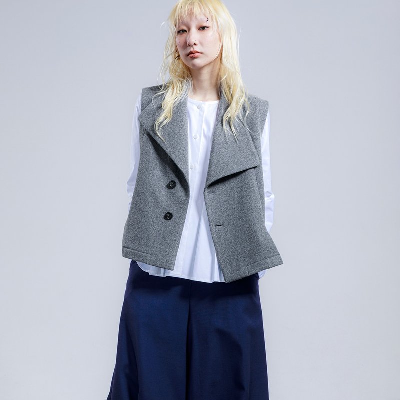 Lapel Vest with Sculpted Cut | Layering Control | Effortless Stacking | Just the Right Warmth - เสื้อกั๊กผู้หญิง - วัสดุอื่นๆ สีเทา