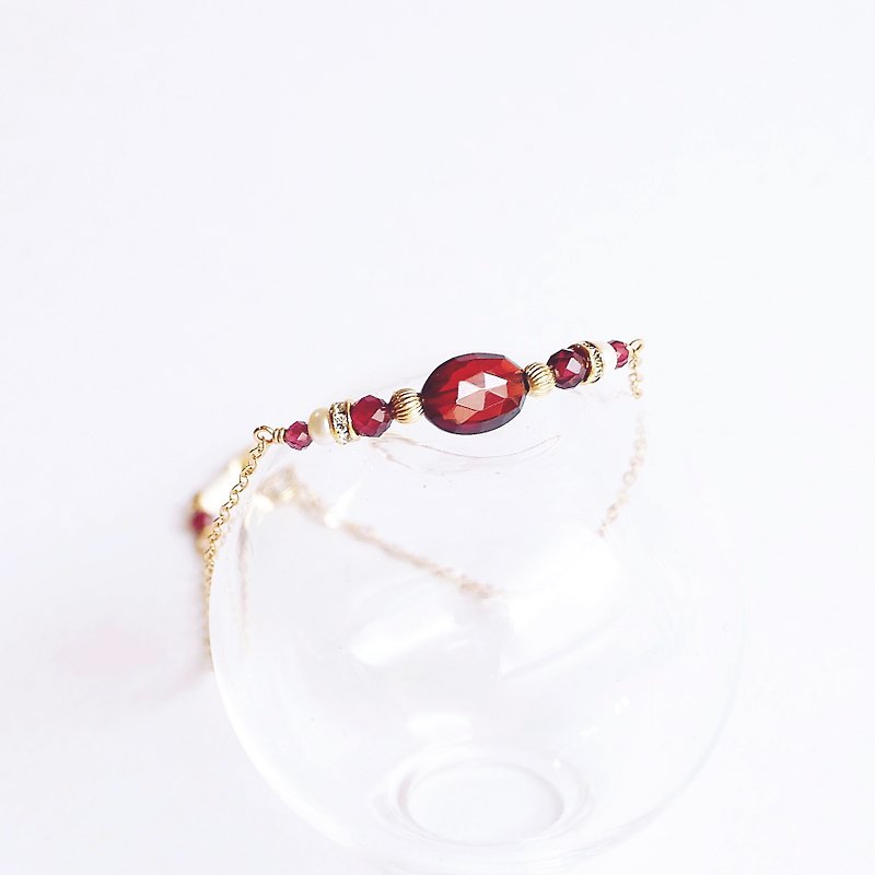 Shiny oval ruby Stone Gemstone bracelet 14K and more customized light antique sense - Bracelets - Gemstone Blue