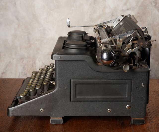 アンティーク　1940年代　イギリス　チルターン社 1940年イギリス帝国58タイプライター/ヨーロッパの古い部品/装飾