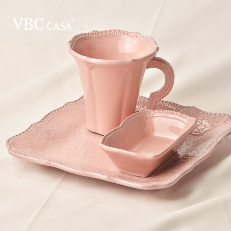【優惠套組】義大利VBC casa-手工浮雕蕾絲系列午后點心杯盤3件組 - 盤子/餐盤/盤架 - 陶 多色