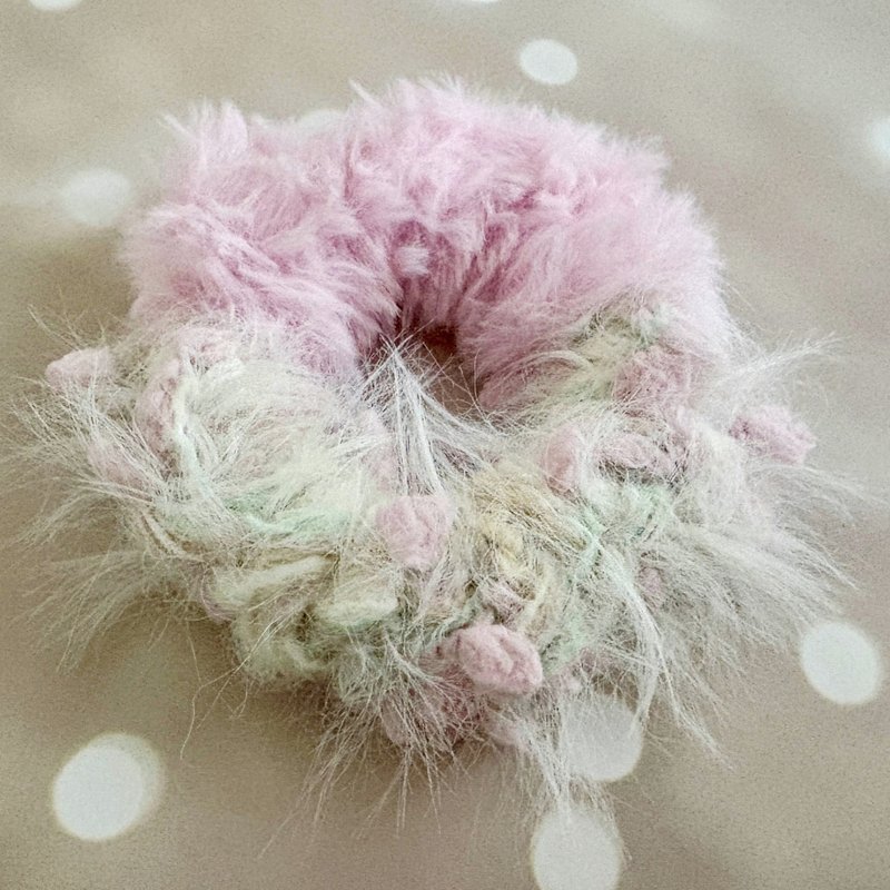 Hand-knitted scrunchie/donut scrunchie, woolen hair ties, hair bundles, hair accessories, pig intestine rings - เครื่องประดับผม - วัสดุอื่นๆ สึชมพู