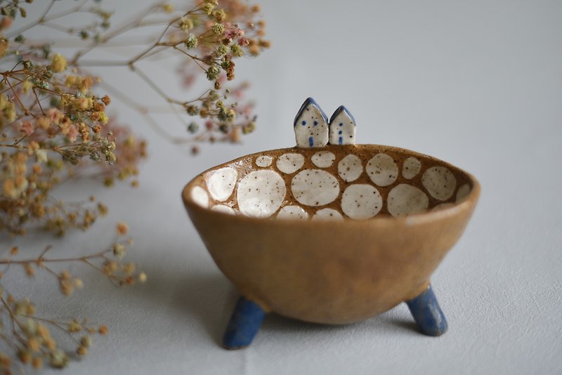 ブルー彫刻が施された小さな家のアースカラーのゴブレット - 花瓶・植木鉢 - 陶器 
