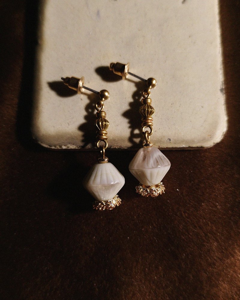 マットグレーアンティークビーズドロップピアス - 輸入ビーズ【数量限定】 - ピアス・イヤリング - 銅・真鍮 グレー