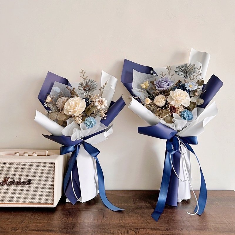 Preserved bouquet of dried flowers on white and blue ground - Dried Flowers & Bouquets - Plants & Flowers Blue