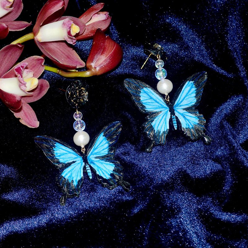 天堂鳳蝶 黑藍色蝴蝶耳飾耳環 手繪木製 獨立設計 手工製作 - 耳環/耳夾 - 木頭 藍色