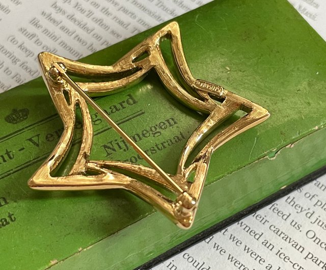 Green Triangular Star Crown