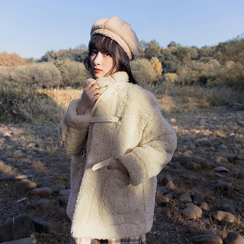 ラムの毛のコートの女性の秋冬の新型の日系の短いコートは厚くて皮の毛の一体を模倣します - ジャケット - その他の素材 ホワイト