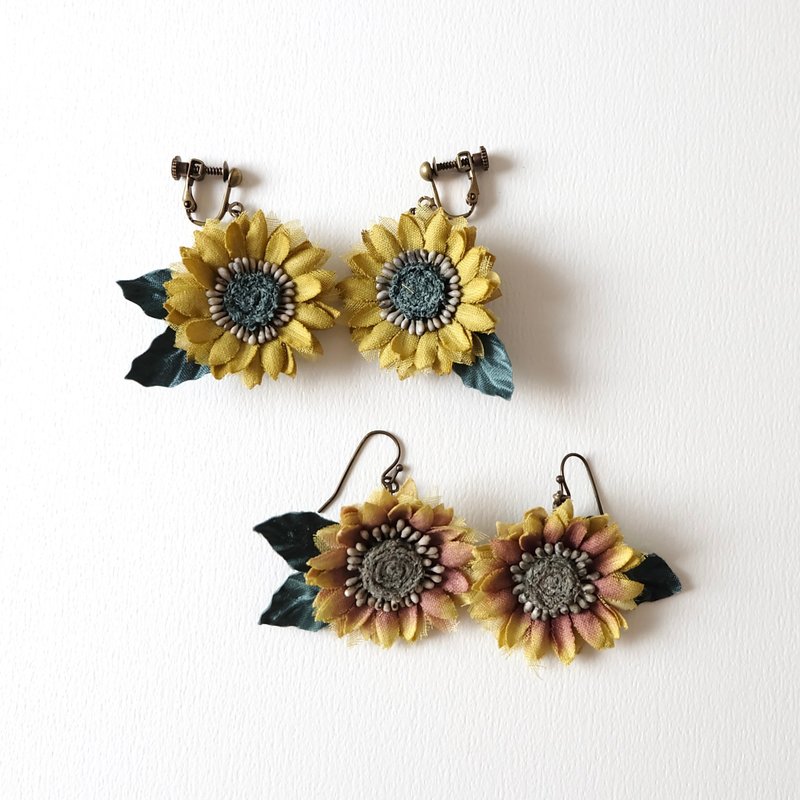 布花の向日葵ピアス/イヤリング - 耳環/耳夾/耳骨夾 - 棉．麻 黃色