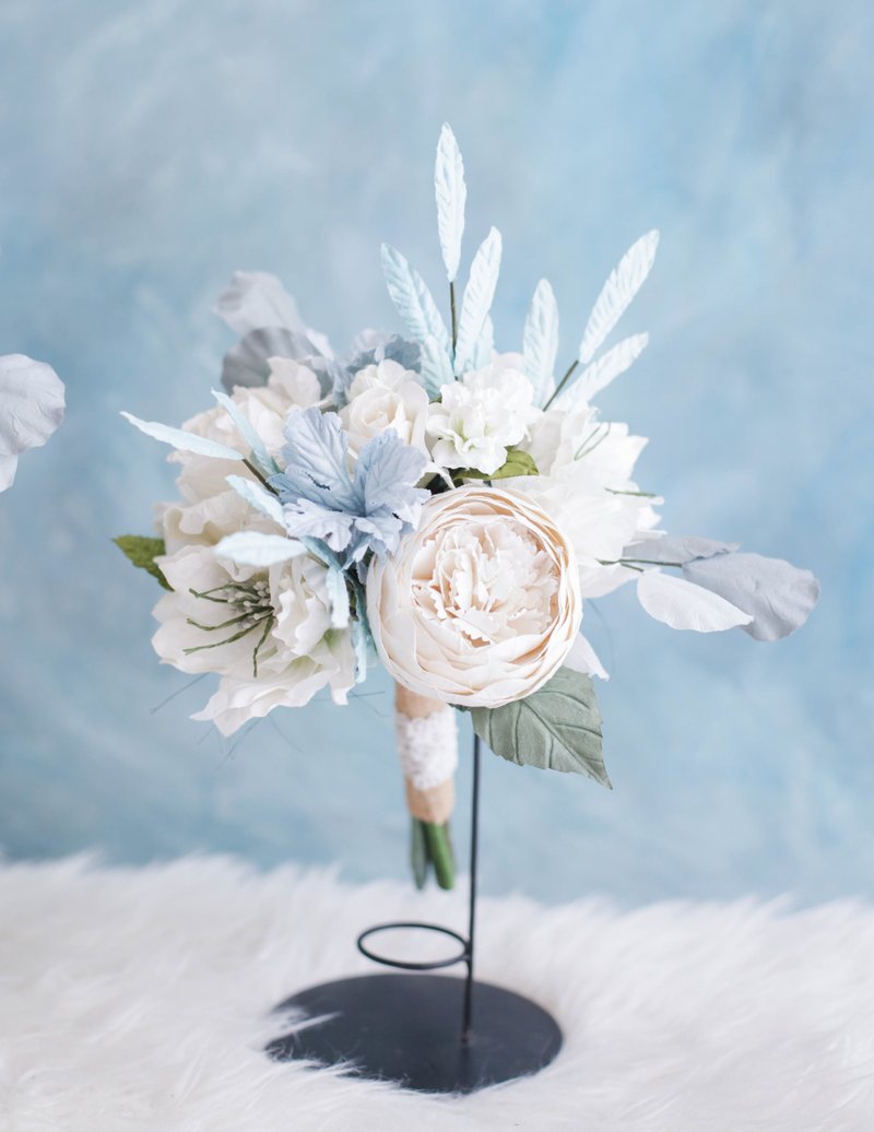 WINTER KNIGHTS | Handmade Mini Flower Bouquet - 木工/竹藝/紙雕 - 紙 灰色