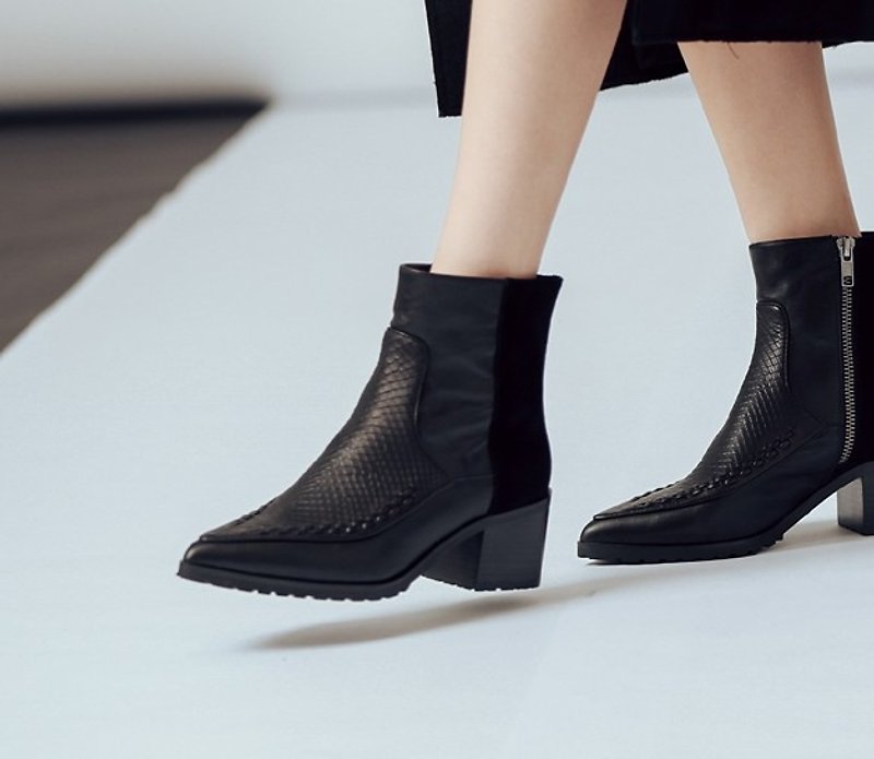 Weave edge rate wide cylinder serrated leather tip boots black - รองเท้าบูทยาวผู้หญิง - หนังแท้ สีดำ