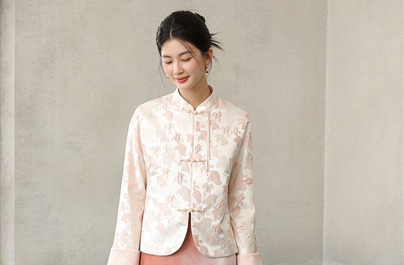 New Chinese style stand collar two-color embossed jacquard quilted top/skirt - เสื้อผู้หญิง - วัสดุอื่นๆ สึชมพู