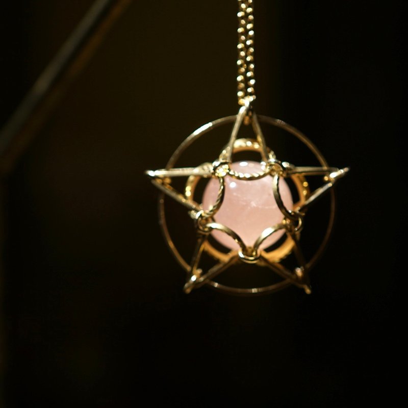 The Star • Rose Quartz Star Necklace Necklace Bronze Memorial Day Valentine’s Day Gift Crystal - Necklaces - Other Metals Pink