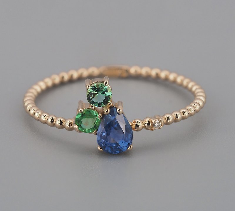 Natural sapphire, emeralds and diamond ring