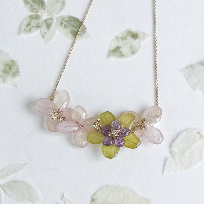 [Fleur d'amour] Real flower jewellery Hydrangea (Light red+Green+Purple) necklace 18KGP - สร้อยคอ - พืช/ดอกไม้ สีม่วง