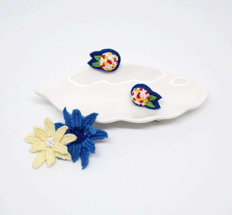 活力系﹣繡球花（水手藍）手工刺繡耳環．可客製化 - 耳環/耳夾/耳骨夾 - 繡線 藍色
