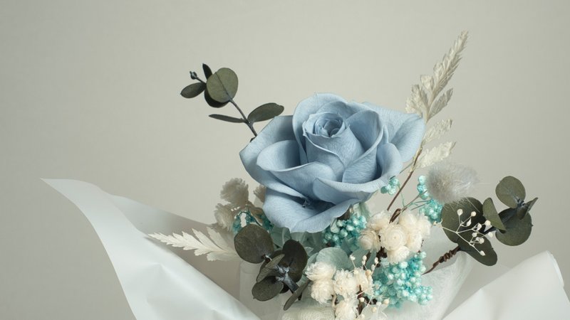 Everyday Blooms: The Language of Flowers Collection - Blue Rose Bouquet - ช่อดอกไม้แห้ง - พืช/ดอกไม้ สีน้ำเงิน