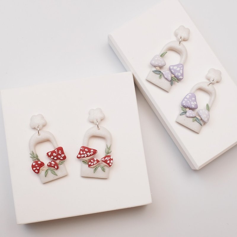 Soft pottery earrings earrings three-dimensional forest mushroom leaves purple red simple small fresh ins wind gift - ต่างหู - ดินเหนียว ขาว